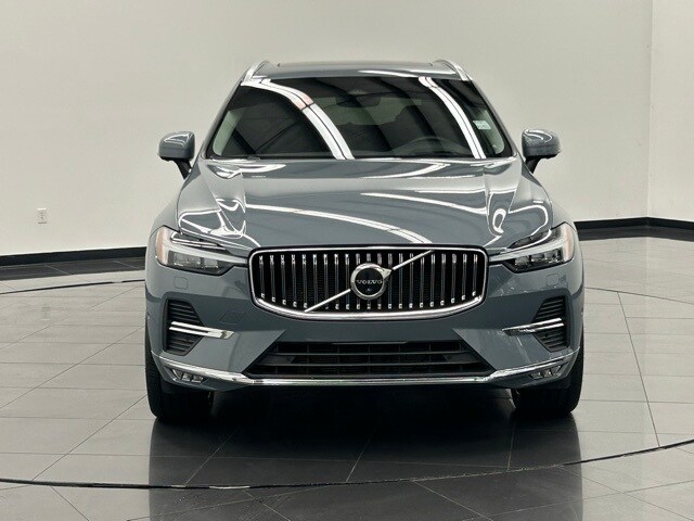 2023 Volvo XC60 B5 Ultimate photo 3