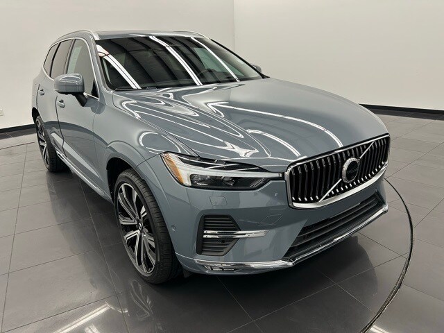 2023 Volvo XC60 B5 Ultimate photo 2