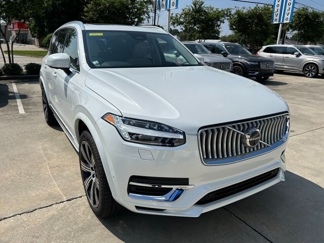 2025 Volvo XC90 T8 Plus photo 2