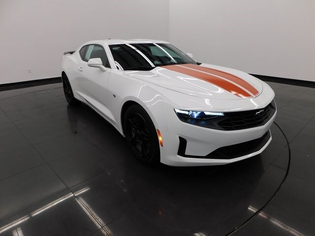 2023 Chevrolet Camaro 1LT photo 2