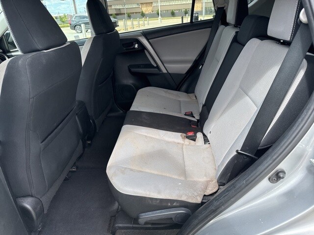 2016 Toyota RAV4 XLE photo 4