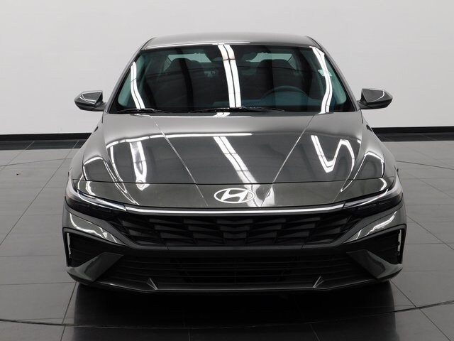 2024 Hyundai Elantra SEL photo 2