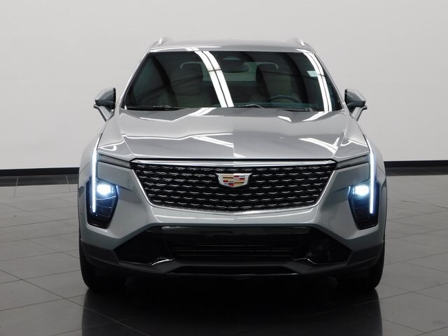 2025 Cadillac XT4 Premium Luxury photo 3