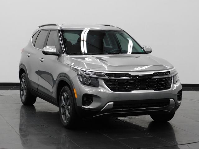 2024 Kia Seltos S's photo