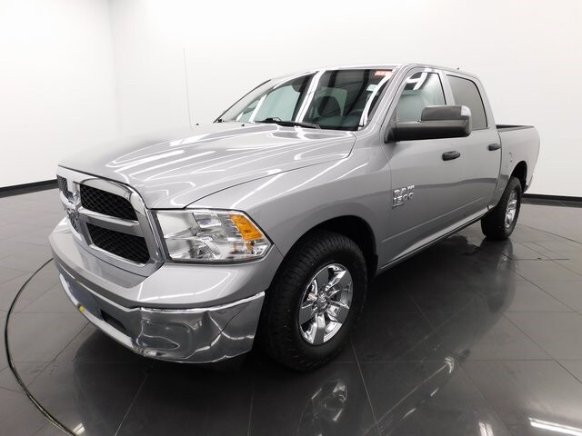 2023 Ram 1500 Classic SLT photo 4