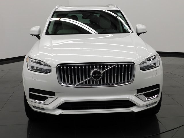 2025 Volvo XC90 B5 Plus photo 3