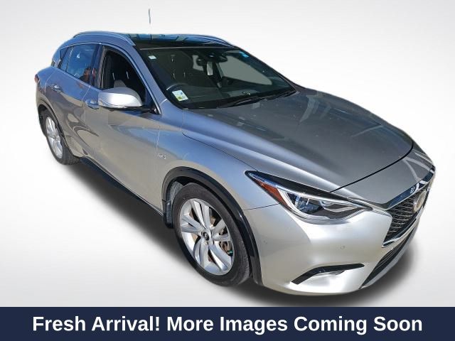 2017 INFINITI QX30 Premium's photo