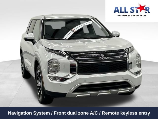 2024 Mitsubishi Outlander SE's photo