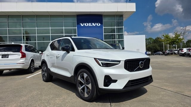 2025 Volvo XC40 SUV 