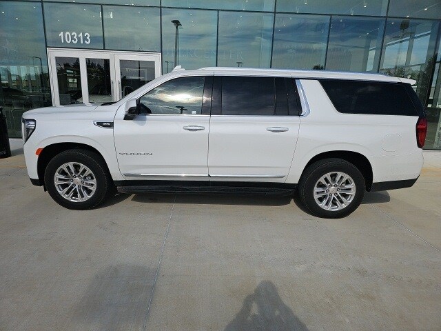 2024 Gmc Yukon XL SLT photo 3