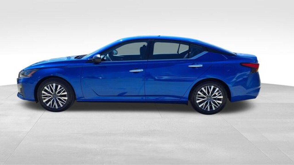 Used 2025 Nissan Altima 2.5 SV Sedan