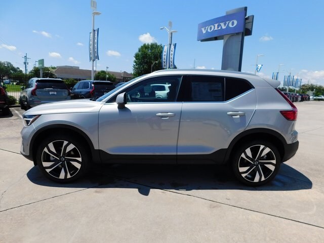 2025 Volvo XC40 photo 4