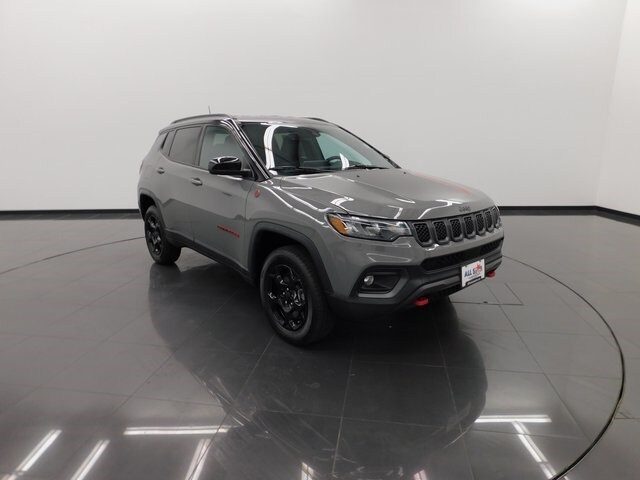 2024 Jeep Compass Trailhawk photo 2