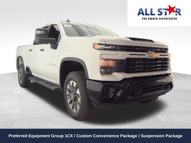 2024 Chevrolet Silverado HD Custom's photo