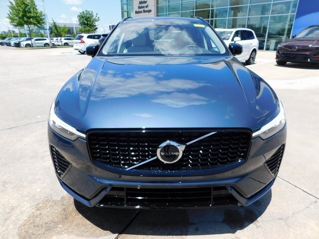 2025 Volvo XC60 B5 Plus photo 2