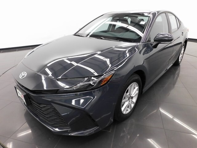 2025 Toyota Camry LE photo 3
