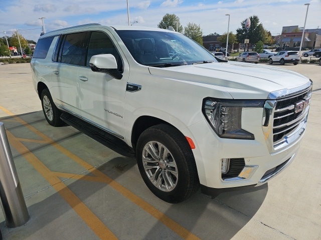2024 GMC Yukon XL SLT's photo