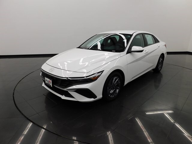 2024 Hyundai Elantra SEL photo 4