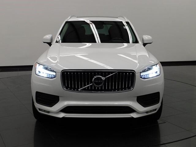 2022 Volvo XC90 T6 AWD Momentum photo 3