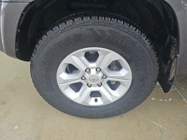 2022 Toyota 4Runner SR5 photo 3