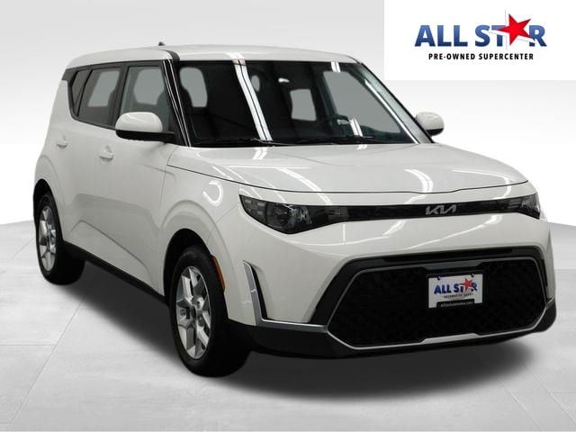 2024 Kia Soul LX's photo