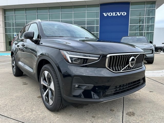 2025 Volvo XC40 SUV 