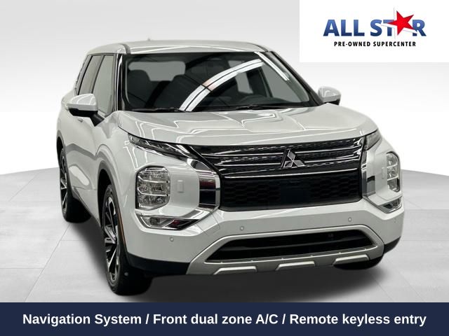 2024 Mitsubishi Outlander SE's photo