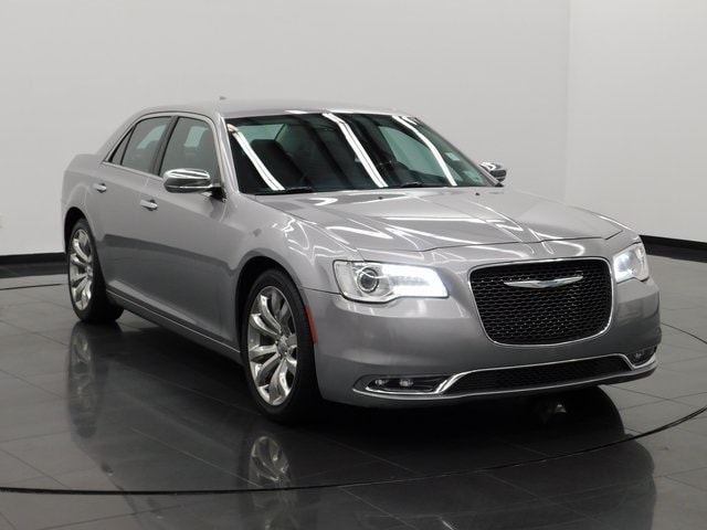 2018 Chrysler 300 Limited's photo