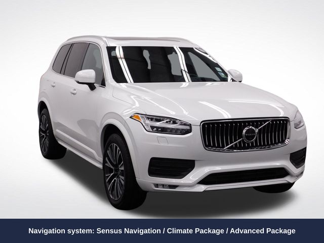 2022 Volvo XC90 Momentum's photo