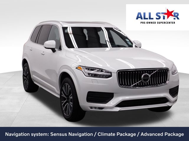 2022 Volvo XC90 Momentum's photo