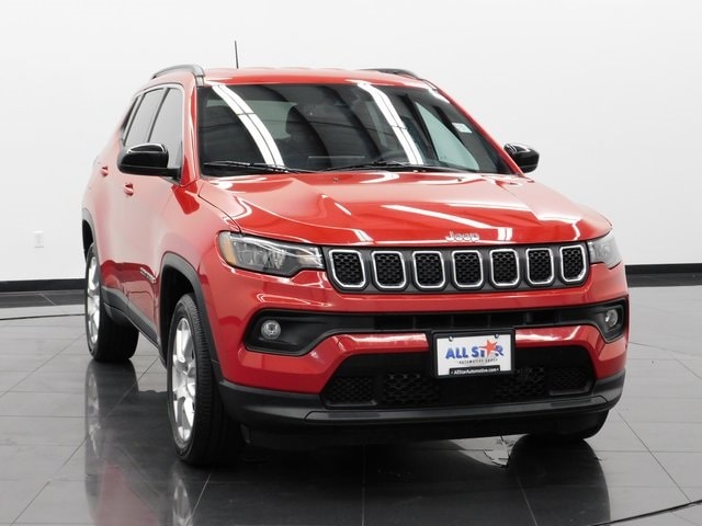 2023 Jeep Compass Latitude Lux's photo