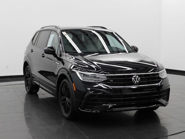2022 Volkswagen Tiguan SE R-LINE BLACK's photo