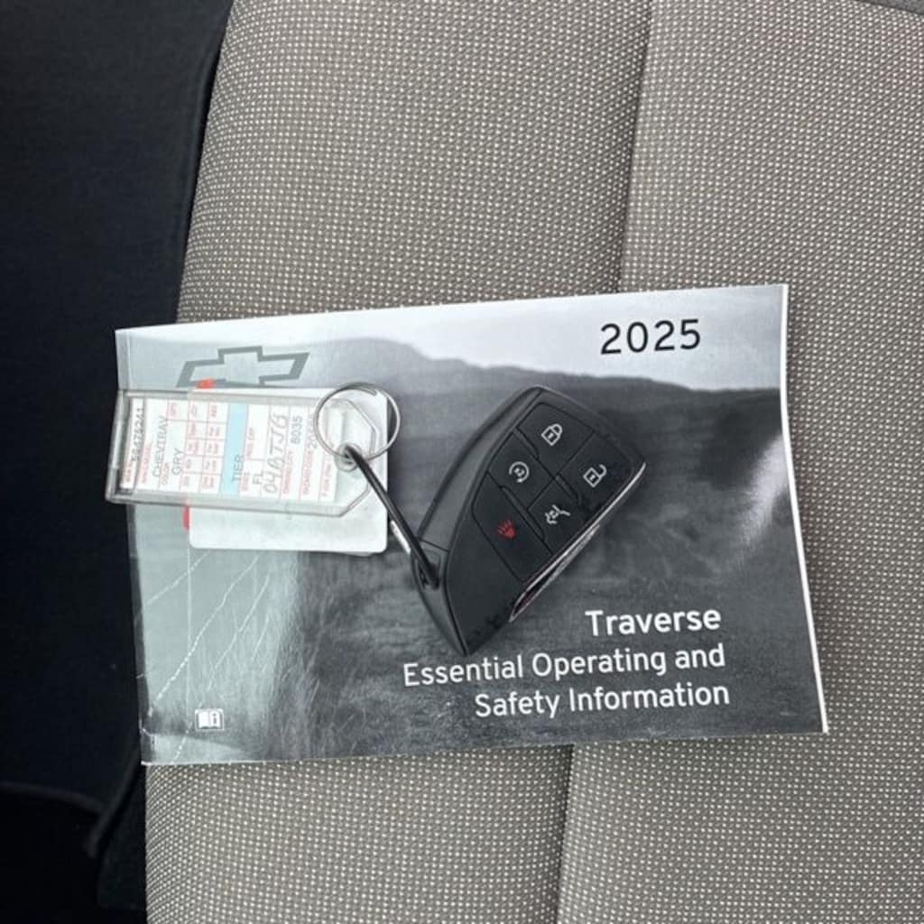 Used 2025 Chevrolet Traverse LT SUV