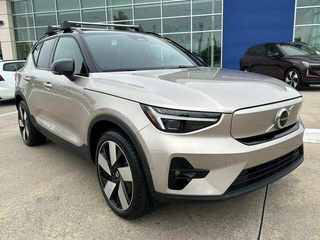 2024 Volvo XC40 Recharge Plus photo 2