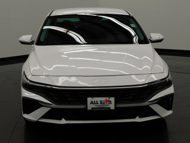 2024 Hyundai Elantra SEL photo 3