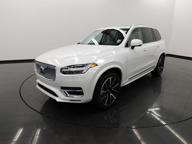 2025 Volvo XC90 B5 Plus photo 4