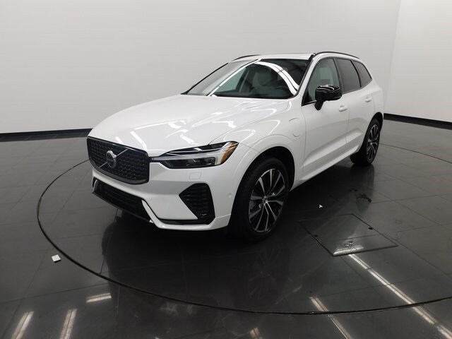 2023 Volvo XC60 Recharge Hybrid Ultimate photo 2