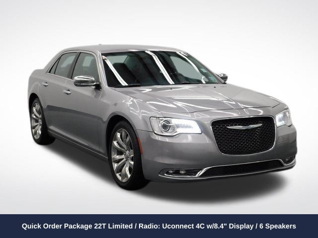 2018 Chrysler 300 Limited's photo