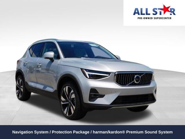 2025 Volvo XC40 SUV 