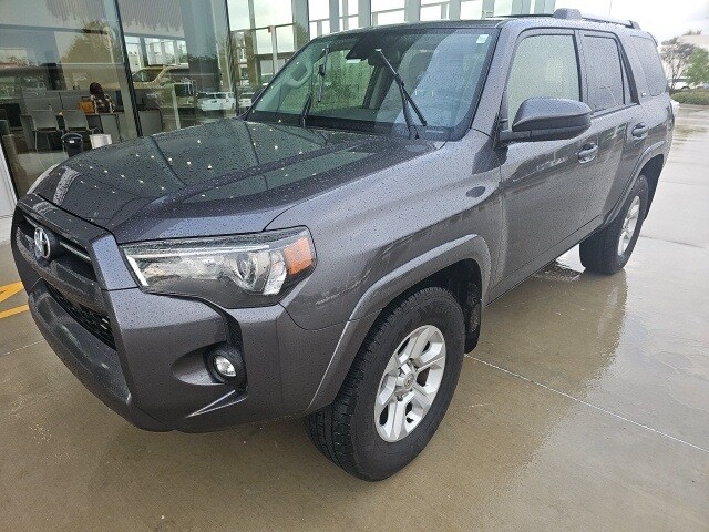 2022 Toyota 4Runner SR5 photo 2