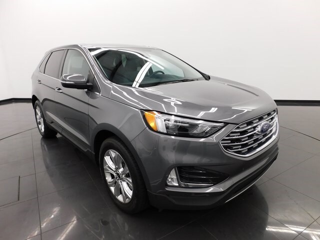 2024 Ford Edge Titanium photo 2