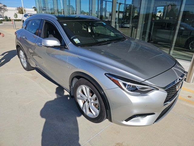 2017 INFINITI QX30 Premium's photo
