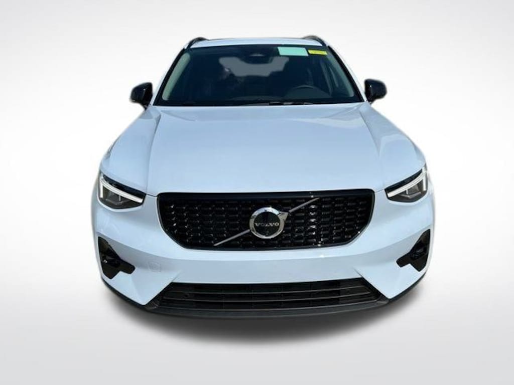 New 2026 Volvo XC40 B5 Plus SUV