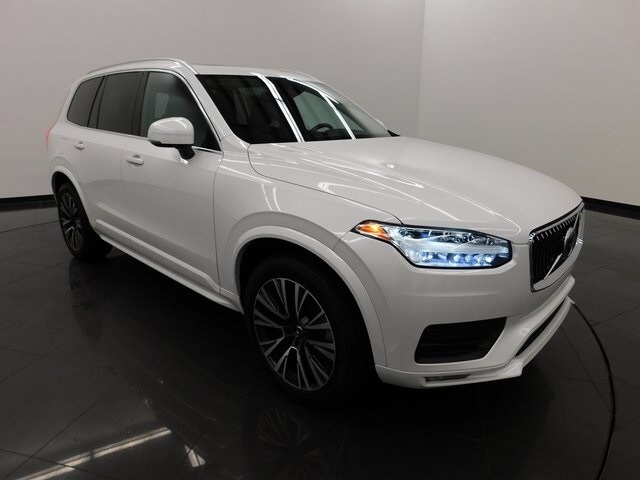 2022 Volvo XC90 T6 AWD Momentum photo 2