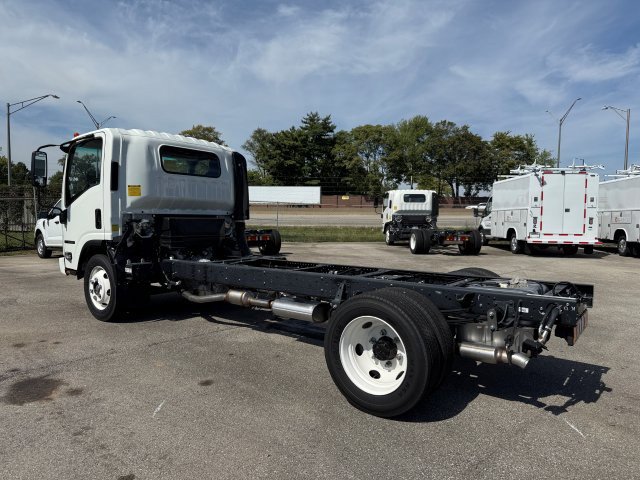 2025 Isuzu NRR photo 4