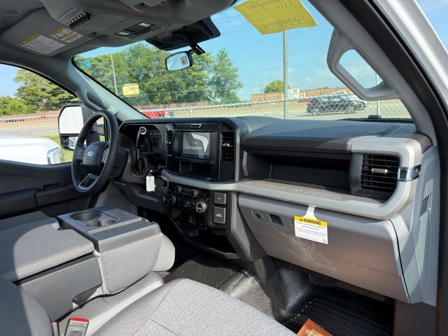 2025 Ford F-350 Super Duty Chassis Cab XLT - Photo 19