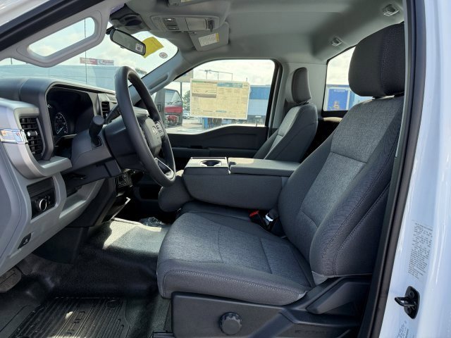 2025 Ford F-350 Super Duty Chassis Cab XLT - Photo 16