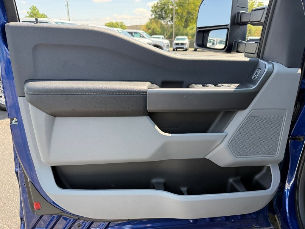 2026 Ford F-350 Super Duty XL - Photo 11