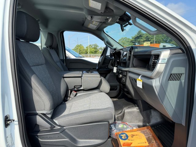 2025 Ford F-350 Super Duty Chassis Cab XLT - Photo 20