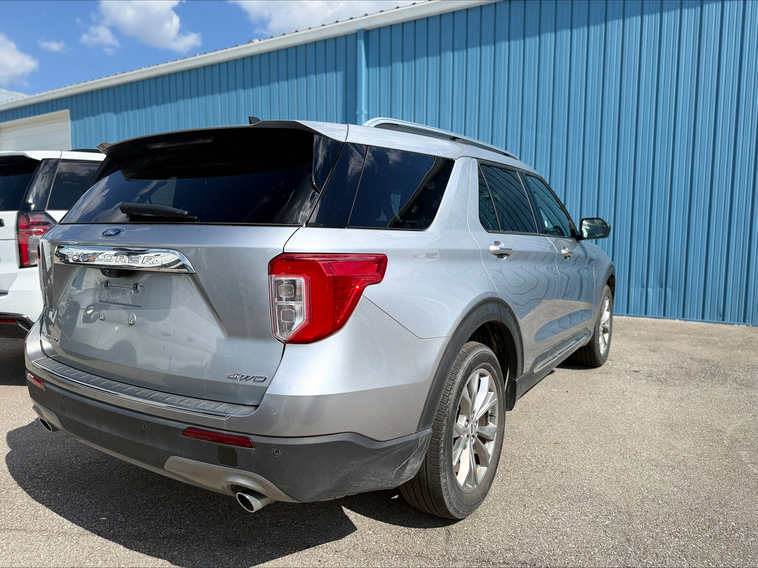 2023 Ford Explorer Limited photo 3
